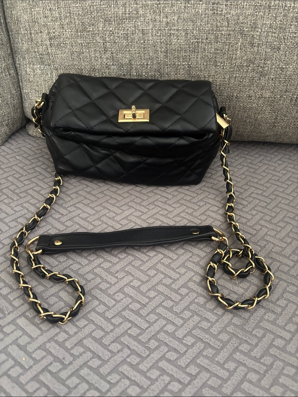 Forever 21 Black Quilted Crossbody Bag with Gold Chain Strap